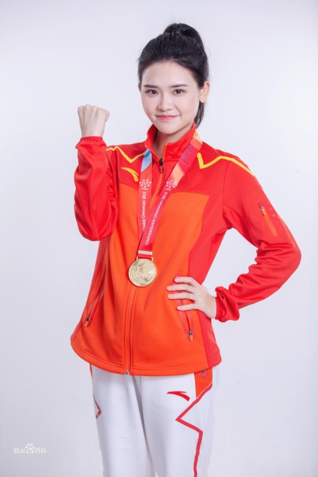 游泳健将“一跨入”奔向冠军，刷新世界记录的简单介绍