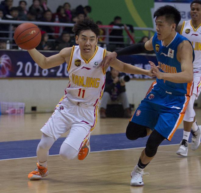 乐鱼官网-江苏男篮与四川队争夺胜利权益