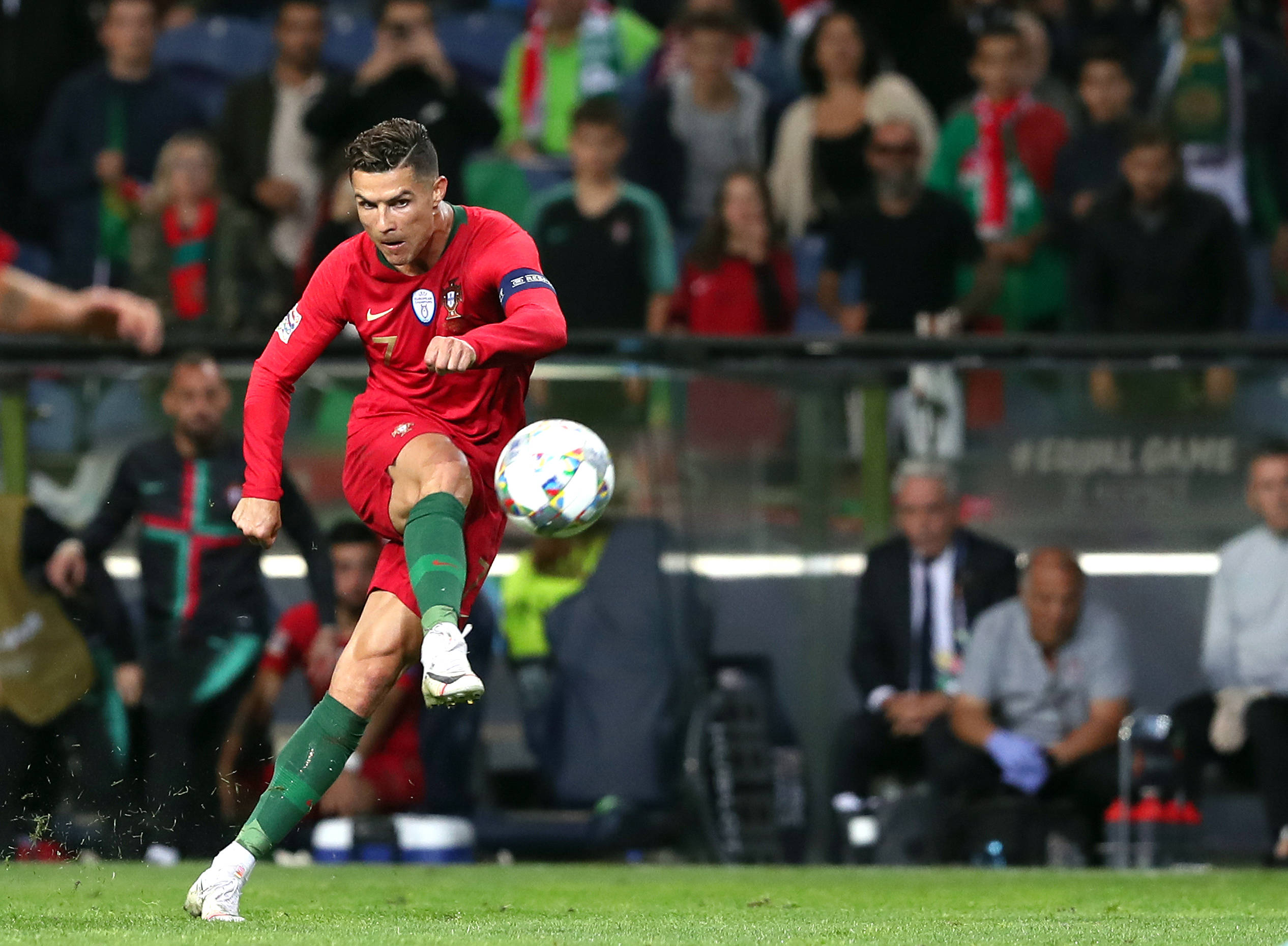 乐鱼体育-葡萄牙队大获全胜，晋级足球锦标赛