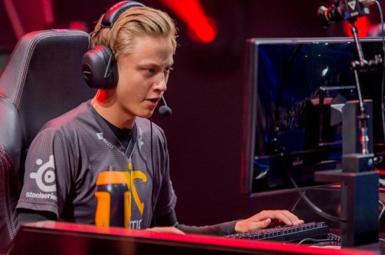 乐鱼-SHR鏖战BLG，Jankos开启传奇时刻峡谷大战2025世界赛，引爆全场热议的简单介绍